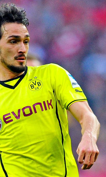 Arsenal step up pursuit of Manchester United target Hummels